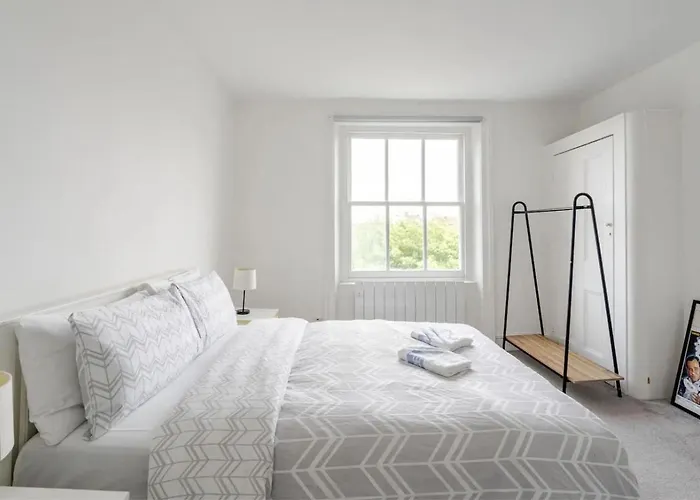#15 Charming Notting Hill Retreat